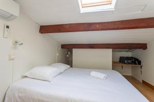 Maisons de vacances La maison du Bonheur Ares 30 personnes avec piscines chauffees : photos des chambres