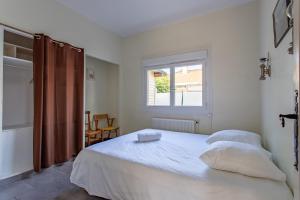 Maisons de vacances La maison du Bonheur Ares 30 personnes avec piscines chauffees : photos des chambres