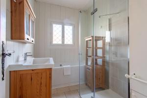 Maisons de vacances La maison du Bonheur Ares 30 personnes avec piscines chauffees : photos des chambres