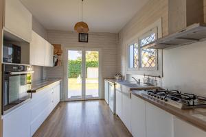 Maisons de vacances La maison du Bonheur Ares 30 personnes avec piscines chauffees : photos des chambres