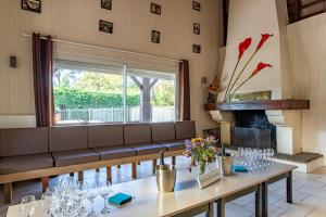 Maisons de vacances La maison du Bonheur Ares 30 personnes avec piscines chauffees : photos des chambres