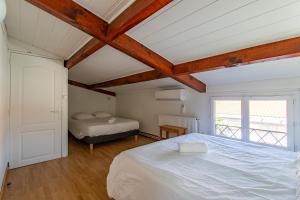 Maisons de vacances La maison du Bonheur Ares 30 personnes avec piscines chauffees : photos des chambres