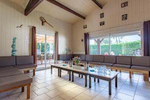 Maisons de vacances La maison du Bonheur Ares 30 personnes avec piscines chauffees : photos des chambres