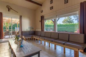 Maisons de vacances La maison du Bonheur Ares 30 personnes avec piscines chauffees : photos des chambres