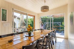 Maisons de vacances La maison du Bonheur Ares 30 personnes avec piscines chauffees : photos des chambres