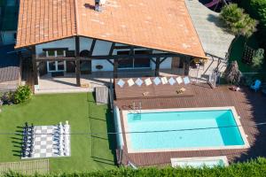 Maisons de vacances La maison du Bonheur Ares 30 personnes avec piscines chauffees : photos des chambres