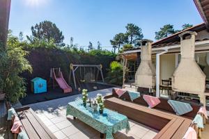 Maisons de vacances La maison du Bonheur Ares 30 personnes avec piscines chauffees : photos des chambres