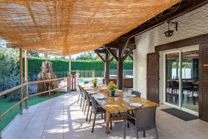 Maisons de vacances La maison du Bonheur Ares 30 personnes avec piscines chauffees : photos des chambres