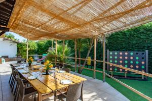 Maisons de vacances La maison du Bonheur Ares 30 personnes avec piscines chauffees : photos des chambres