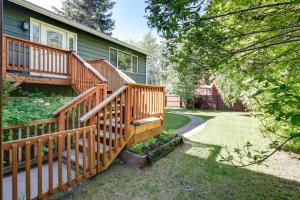 1 Mi to Downtown and River Family Apt in Fairbanks
