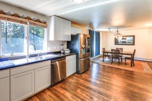 1 Mi to Downtown and River Family Apt in Fairbanks