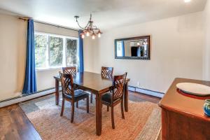 1 Mi to Downtown and River Family Apt in Fairbanks