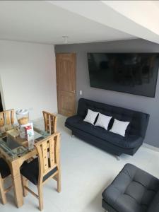 GIGANTE y ELEGANTE APARTAMENTO UNIFAMILIAR