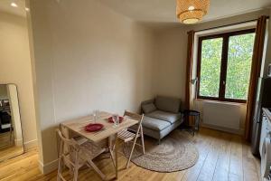 Appartements T2 cocon avec balcon et parking : photos des chambres