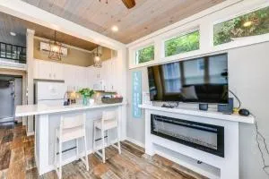 Lake Norman Getaway with Pool Access and Kayaking! - Terrell