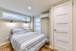 Lake Norman Getaway w Pool Access + Kayaking!