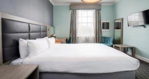 Standard Double Room - Non-Smoking room in London Chigwell Prince Regent Hotel BW Signature Collection