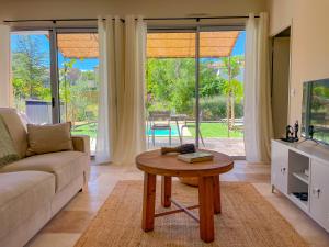 Villas Villa Mathilde, un meuble de tourisme 3 etoiles au coeur de Goult : photos des chambres