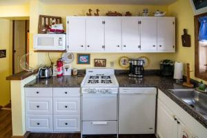 Four Season Ski, Lake, And Golf Chalet on Lake Rescue