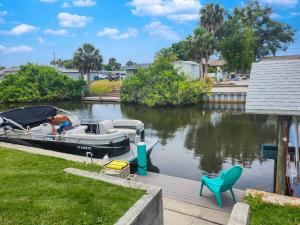Dockside Delight Waterfront Gulf Access 4 mins to Beach