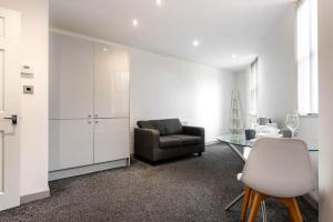 Roomy 1 Bed Budget Flat in Central Halifax