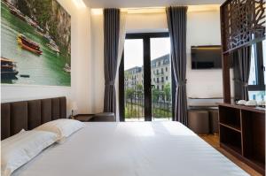 Legend Lakeside Hotel