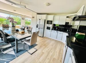 Villas Beausoleil SPA Villa L-Geneva & Lake & Mountains-Wilena Home, Full Love : photos des chambres