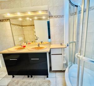 Villas Beausoleil SPA Villa L-Geneva & Lake & Mountains-Wilena Home, Full Love : photos des chambres