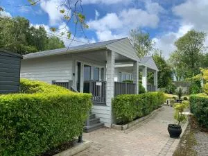 The Boatyard Glamping Lodges-Fairline Lodge - Inishmore