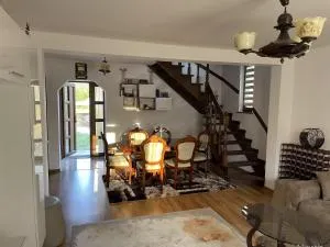 Bucovina-MountainHouse-5BR-Fireplace-HotTub-WiFi - سوسفيتا