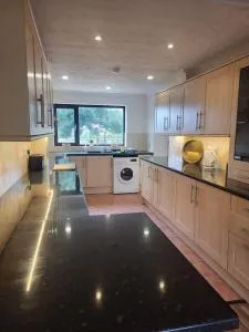 Spacious 4 Bed Family Retreat in the Heart of Weymouth Close to Beaches & Attractions - Upwey