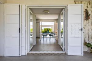 Villa Bonifato vista sulle campagne e sul mare siciliano COZY HOUSE ITALY