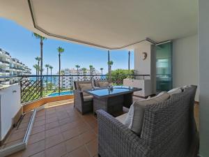 Beautiful 2 Bed Beachfront Apt