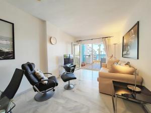 Beautiful 2 Bed Beachfront Apt