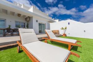 Large garden with countryside views, pool & WIFI