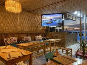 Diman Surf Hostel - 塔姆拉赫特乌兹达尔