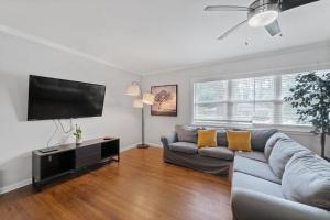 World Cup Retreat - Atlanta Pool Home Sleeps 14