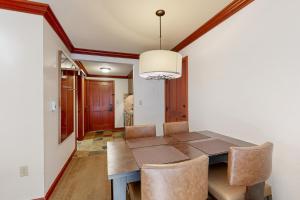 Resort at Squaw Creeks 521