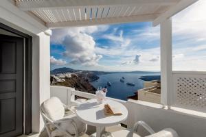 Junior Suite with Panoramic Sea & Caldera View