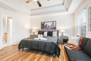 3BR Decatur Home - Sleeps 10 - Private Patio-Deck