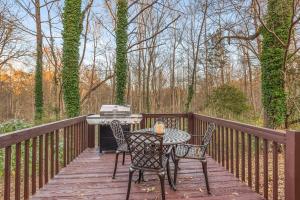 3BR Decatur Home - Sleeps 10 - Private Patio-Deck