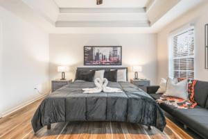 3BR Decatur Home - Sleeps 10 - Private Patio-Deck