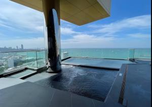 Central Pattaya Condo With Roof Top Pool