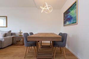 KAYA Zurich Apartment 4A - Downtown 2BR Apt with Balcony