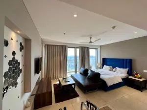 Ultra Luxe Jacuzzi Studio - Private Patio - Bhundsi