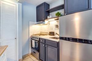 Less Than 1 Mi to Boardwalk and Beach Access Ocean City Apt!