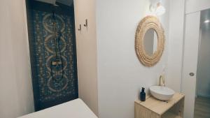 Maisons de vacances Maison La belle de Cadenet proche Lourmarin : photos des chambres