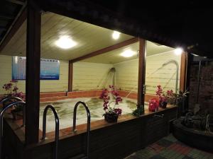 Longchi Hot-Spring Hotel