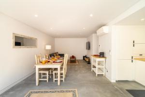 WHome Beachside Bliss In Carcavelos, 1BR With Patio & Parking