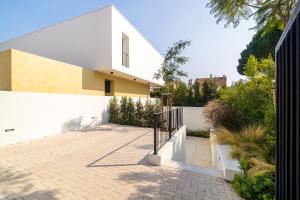 WHome Beachside Bliss In Carcavelos, 1BR With Patio & Parking